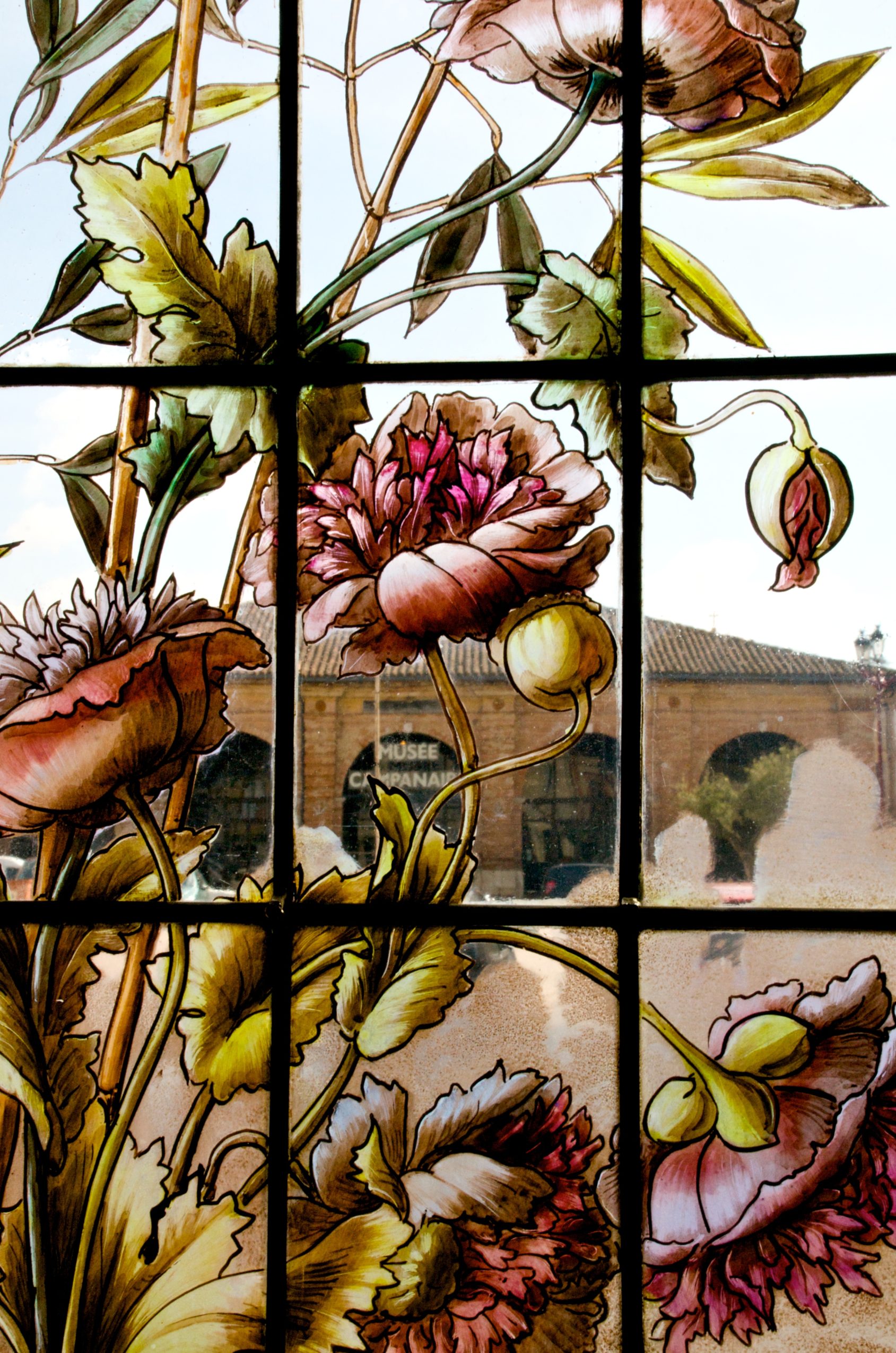 vitrail fleur- maison Claude Augé L'Isle-Jourdain