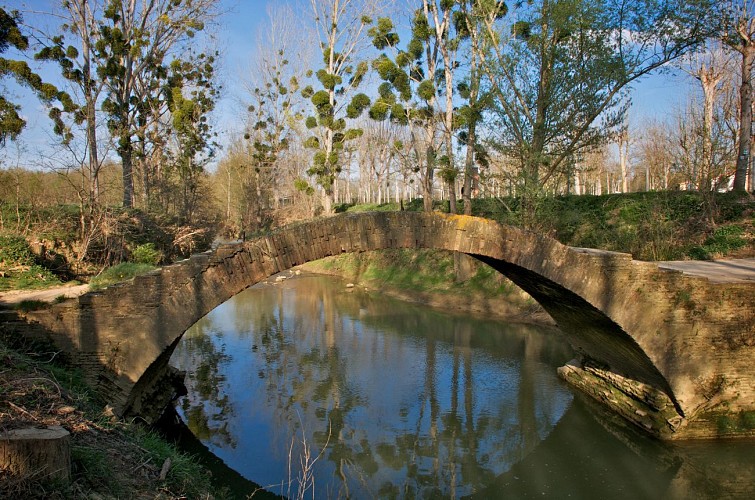 Pont Tourné à L'Isle-Jourdain