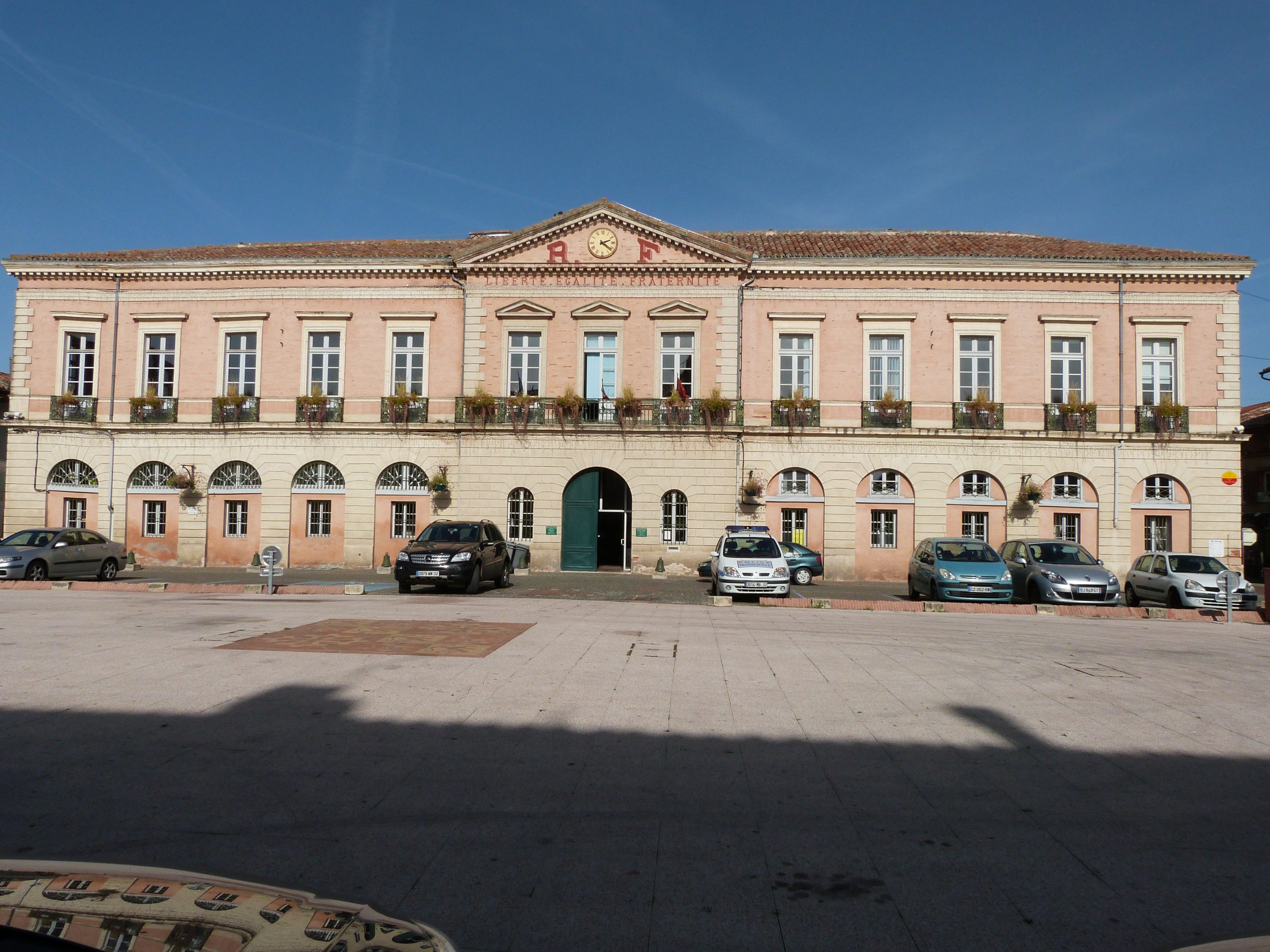 L'Isle-Jourdain- Hôtel de ville